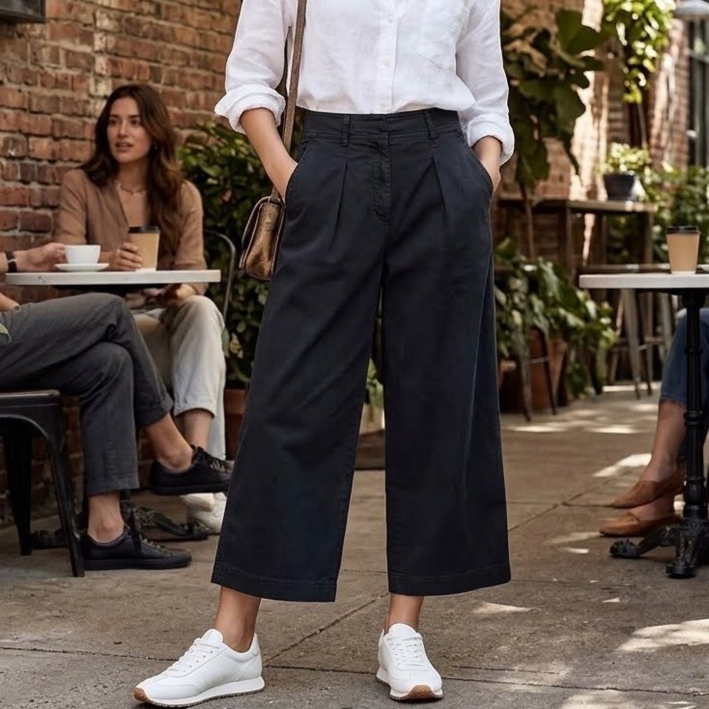 Aritzia The Group by Babaton Black Pleated Wide Leg Cropped Pants - Size 6